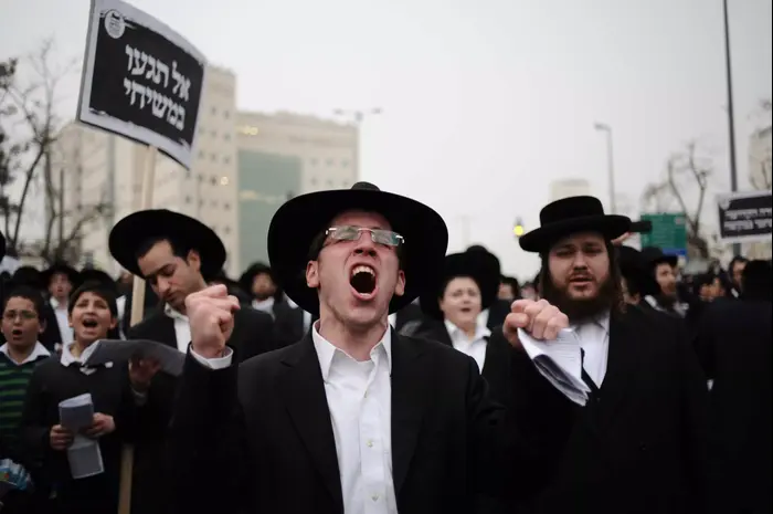 עצרת המיליון נגד חוק הגיוס, חרדים בבנייני האומה ירושלים. מרץ 2014 (יואב דודקביץ') עצרת המיליון נגד חוק הגיוס, חרדים בבנייני האומה ירושלים. מרץ 2014 (יואב דודקביץ')