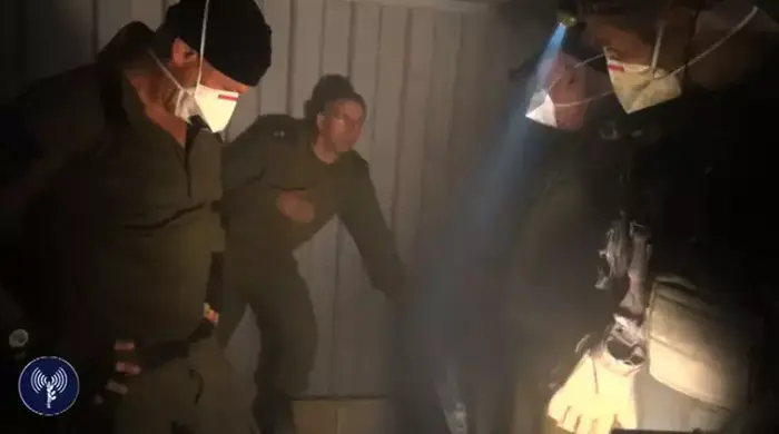 מפקד חיל הים רם רוטברג על הספינה שהובילה טילים מאיראן, 5 במרץ 2014 (דובר צה"ל) מפקד חיל הים רם רוטברג על הספינה שהובילה טילים מאיראן, 5 במרץ 2014 (דובר צה"ל)