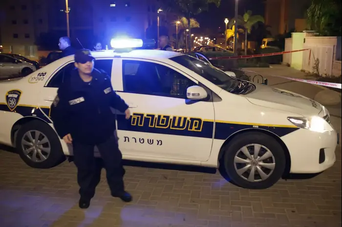 פיצוץ בכלי רכב בפתח תקווה (יותם רונן) פיצוץ בכלי רכב בפתח תקווה (יותם רונן)