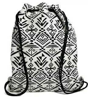 תיק מאתר asos, 32 ליש"ט (אתר רשמי) תיק מאתר asos, 32 ליש"ט (אתר רשמי)