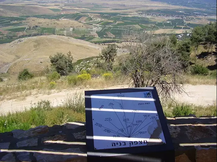 תצפית ממצפה בניה במשגב עם (Creative Commons)