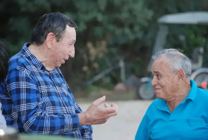 גידי אילת מבית אלפא עם מאיר הר ציון (יח"צ , קיבוץ בית אלפא) גידי אילת מבית אלפא עם מאיר הר ציון (יח"צ , קיבוץ בית אלפא)