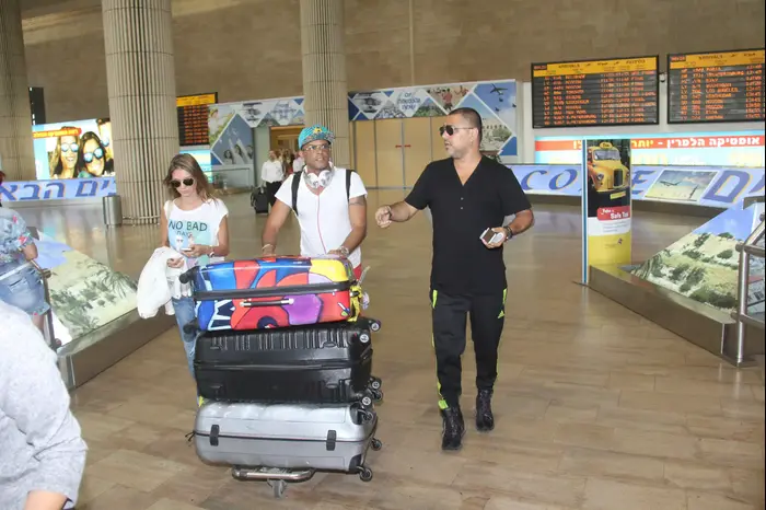 אייל גולן (ניר פקין) אייל גולן (ניר פקין)