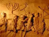 רפליקה של התבליט של שער טיטוס בבית התפוצות (מערכת וואלה! NEWS) רפליקה של התבליט של שער טיטוס בבית התפוצות (מערכת וואלה! NEWS)
