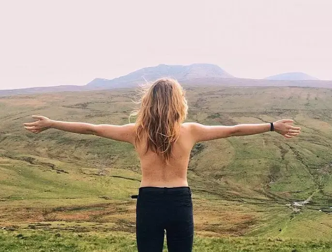 תמונות מתוך עמוד האינסטגרם the topless tour (צילום מסך) תמונות מתוך עמוד האינסטגרם the topless tour (צילום מסך)