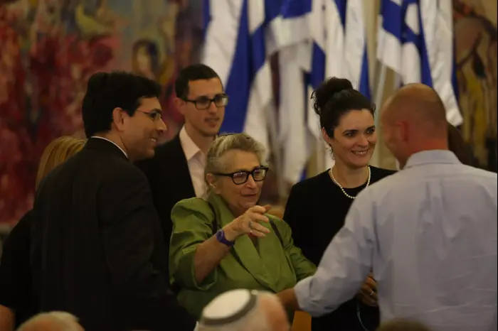 משפחתו של ראובן ריבלין לאחר שנבחר לנשיא המדינה. יוני 2014 (נועם מושקוביץ) משפחתו של ראובן ריבלין לאחר שנבחר לנשיא המדינה. יוני 2014 (נועם מושקוביץ)