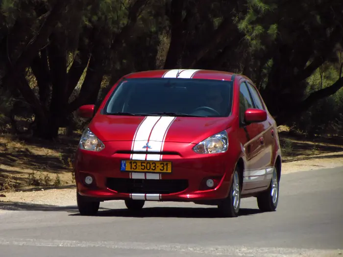 מבחן משווה: ניסאן מייקרה 1.2 ל' נגד מיצובישי ספייס סטאר 1.2 ל' (קובי ליאני) מבחן משווה: ניסאן מייקרה 1.2 ל' נגד מיצובישי ספייס סטאר 1.2 ל' (קובי ליאני)