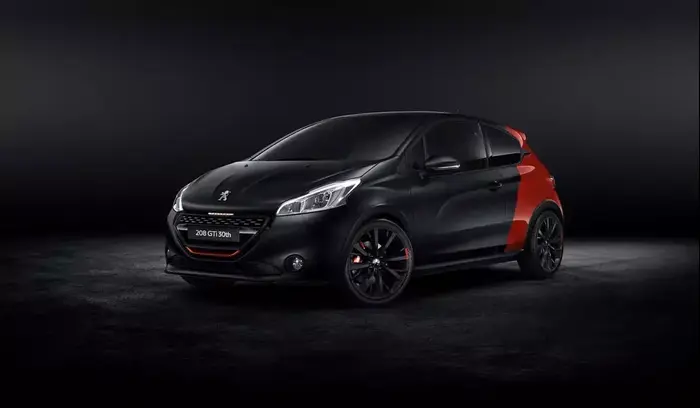 פיג'ו 208 GTI מהדורת 30 שנה (אתר יצרן) פיג'ו 208 GTI מהדורת 30 שנה (אתר יצרן)