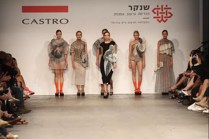 תצוגת בוגרי שנקר 2014 - נעה רביב זוכת פרס פיני לייטרסדורף (רפי דלויה) תצוגת בוגרי שנקר 2014 - נעה רביב זוכת פרס פיני לייטרסדורף (רפי דלויה)