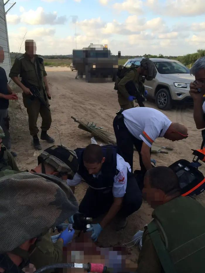 צוותים בזירה בה נהרג דרור חנין מירי פצצת מרגמה (יח"צ , דוברות מד"א) צוותים בזירה בה נהרג דרור חנין מירי פצצת מרגמה (יח"צ , דוברות מד"א)