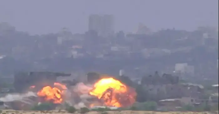 היום ה-13: המבצע הקרקעי מתרחב - עשרות נהרגו בעזה (שי מכלוף) היום ה-13: המבצע הקרקעי מתרחב - עשרות נהרגו בעזה (שי מכלוף)