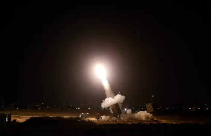 כיפת ברזל מיירטת מעל אשדוד, יולי 2014 (רויטרס) כיפת ברזל מיירטת מעל אשדוד, יולי 2014 (רויטרס)