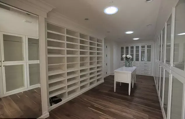 הבית החדש של קים קרדשיאן וקניה ווסט בהידן הילס, קליפורניה (יח"צ) הבית החדש של קים קרדשיאן וקניה ווסט בהידן הילס, קליפורניה (יח"צ)