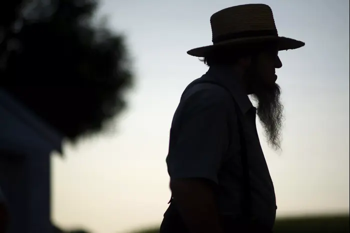 איש איימיש במהלך סיור בכרכרה שלו במחוז לנקסטר, פנסילבניה (רויטרס) איש איימיש במהלך סיור בכרכרה שלו במחוז לנקסטר, פנסילבניה (רויטרס)