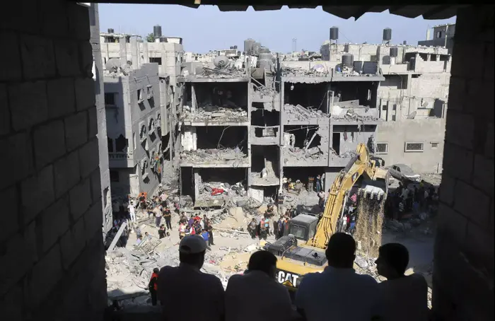 הבית ברפיח שבו חוסלו בכירי חמאס ראאד אל-עטאר, מוחמד אבו שימאלה ומוחמד ברהום. 21 באוגוסט 2014 (רויטרס)