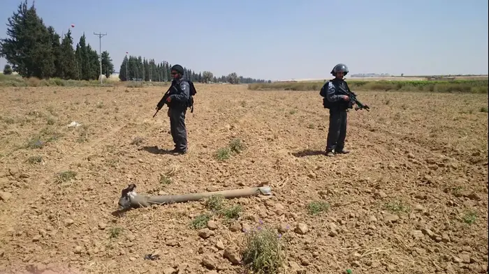 שרידי רקטה שהתפוצצה בשטח פתוח במועצה האזורית שדות נגב (חטיבת דובר המשטרה) שרידי רקטה שהתפוצצה בשטח פתוח במועצה האזורית שדות נגב (חטיבת דובר המשטרה)