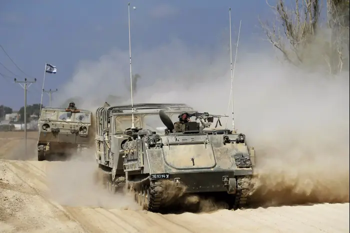 כוחות צה"ל ליד גבול רצועת עזה. 22 באוגוסט 2014 (רויטרס) כוחות צה"ל ליד גבול רצועת עזה. 22 באוגוסט 2014 (רויטרס)