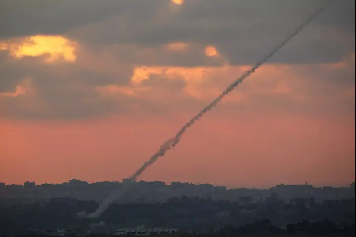 עשן בנתיב שיגור רקטה מרצועת עזה, אוגוסט 2014 (רויטרס) עשן בנתיב שיגור רקטה מרצועת עזה, אוגוסט 2014 (רויטרס)