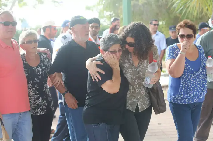 הלווייתו של דניאל טרגרמן, בבית העלמין בחבל שלום. אוגוסט 2014 (יותם רונן) הלווייתו של דניאל טרגרמן, בבית העלמין בחבל שלום. אוגוסט 2014 (יותם רונן)