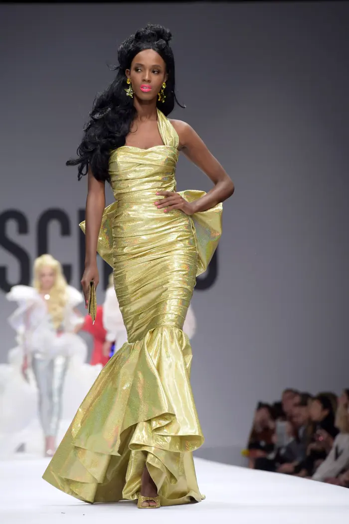 תצוגת מוסקינו ready-to-wear, אביב/קיץ 2015 (GettyImages) תצוגת מוסקינו ready-to-wear, אביב/קיץ 2015 (GettyImages)