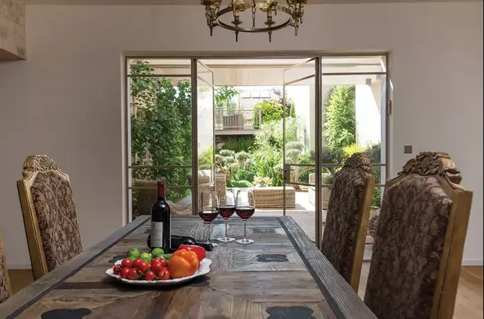 בית משפחתי בשרון בעיצוב יולי בן דוד (בנין ודיור , אביב קורט) בית משפחתי בשרון בעיצוב יולי בן דוד (בנין ודיור , אביב קורט)