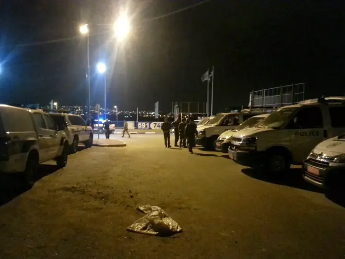 כוחות משטרה באבו סנאן לאחר קטטה בה נפצעו עשרות בני אדם, נובמבר 2014 (מערכת וואלה! NEWS , עדי חשמונאי) כוחות משטרה באבו סנאן לאחר קטטה בה נפצעו עשרות בני אדם, נובמבר 2014 (מערכת וואלה! NEWS , עדי חשמונאי)