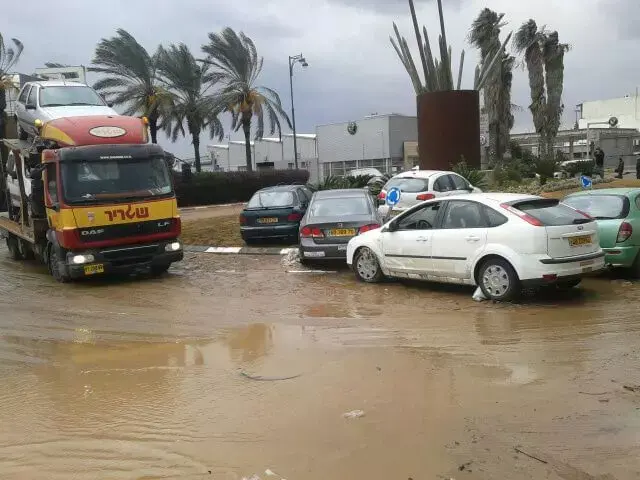 שגריר, חילוץ מכוניות ב-16.11.14 (יח"צ) שגריר, חילוץ מכוניות ב-16.11.14 (יח"צ)