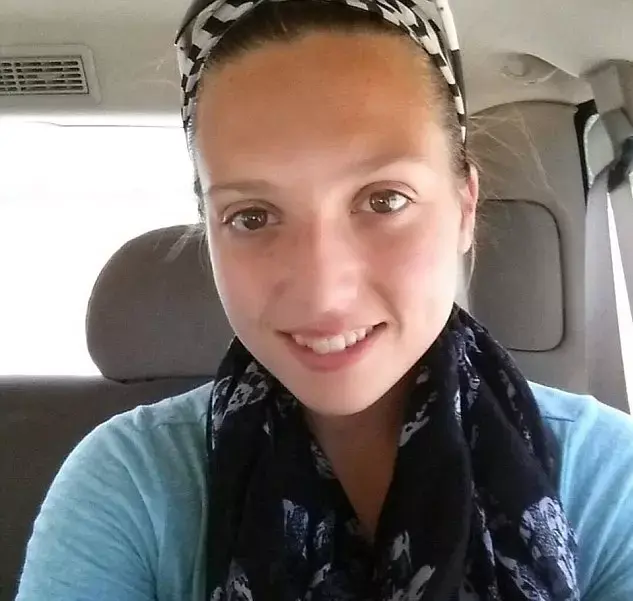 צעירה הצילה תינוק שהפסיק לנשום בחנות (צילום מסך) צעירה הצילה תינוק שהפסיק לנשום בחנות (צילום מסך)