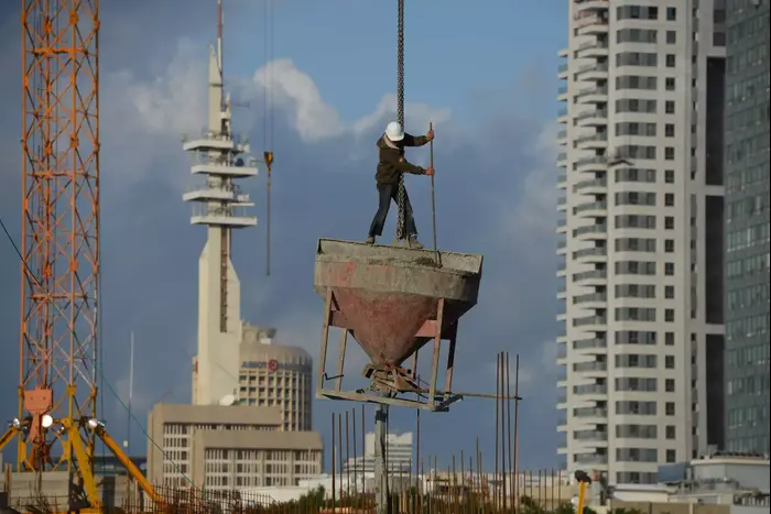 בניה בתל אביב במתחם גינדי (ראובן קסטרו)