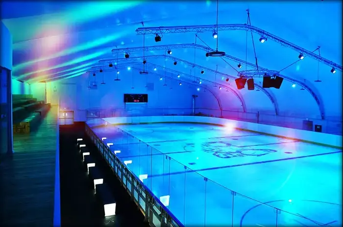 אייס פיק החלקה על הקרח Ice Peaks (אתר רשמי , פייסבוק)