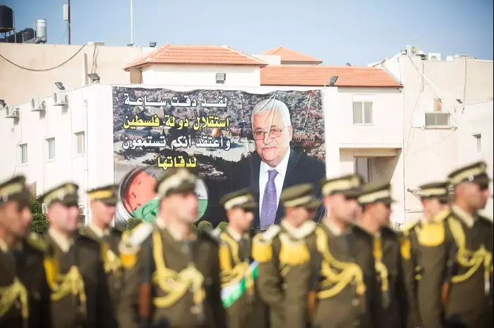 ראש הרשות הפלסטינית אבו מאזן בהלווייתו של זיאד אבו עין, רמאללה (יותם רונן) ראש הרשות הפלסטינית אבו מאזן בהלווייתו של זיאד אבו עין, רמאללה (יותם רונן)