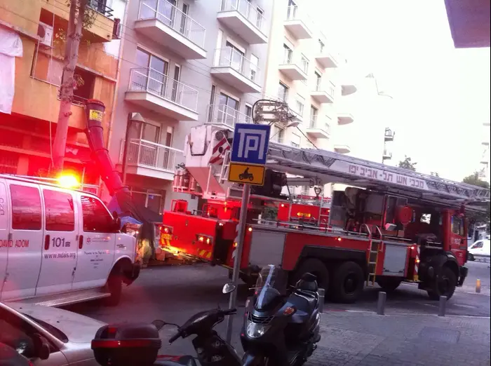 שריפה ברחוב החלוצים בתל אביב (מד"א) שריפה ברחוב החלוצים בתל אביב (מד"א)