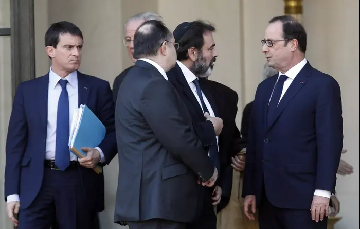 פרנסואה הולנד עם מנואל ואלס וז'ואל מרגי - נשיא הקונסיסטואר התאחדות הקהילות היהודיות של צרפת. ארמון האליזה, פריז 11 בינואר 2015 (GettyImages) פרנסואה הולנד עם מנואל ואלס וז'ואל מרגי - נשיא הקונסיסטואר התאחדות הקהילות היהודיות של צרפת. ארמון האליזה, פריז 11 בינואר 2015 (GettyImages)