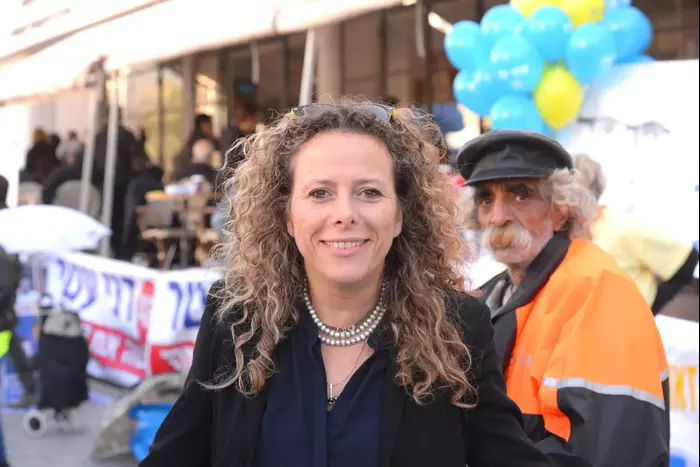 המתמודדת איילת נחמיאס ורבין בפתיחת הקלפיות לבחירות במפלגת העבודה, בית סוקולוב תל אביב ינואר 2015 (ראובן קסטרו) המתמודדת איילת נחמיאס ורבין בפתיחת הקלפיות לבחירות במפלגת העבודה, בית סוקולוב תל אביב ינואר 2015 (ראובן קסטרו)
