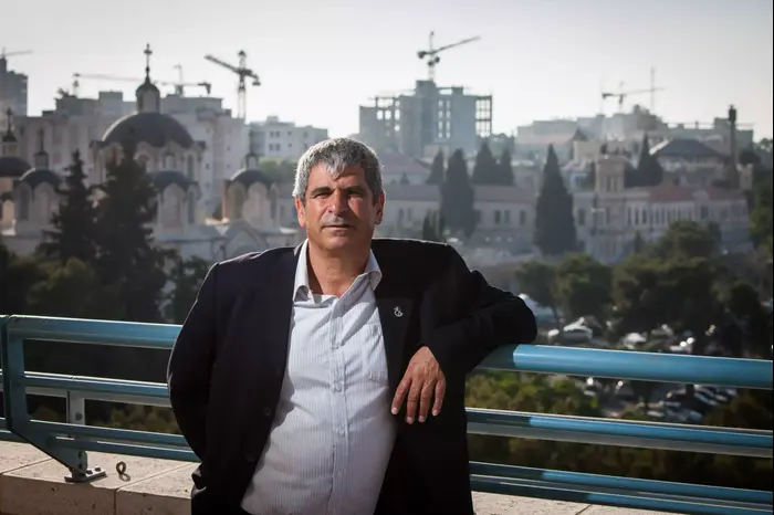 קובי כחלון (יח"צ , הארץ
אמיל סלמן) קובי כחלון (יח"צ , הארץ
אמיל סלמן)