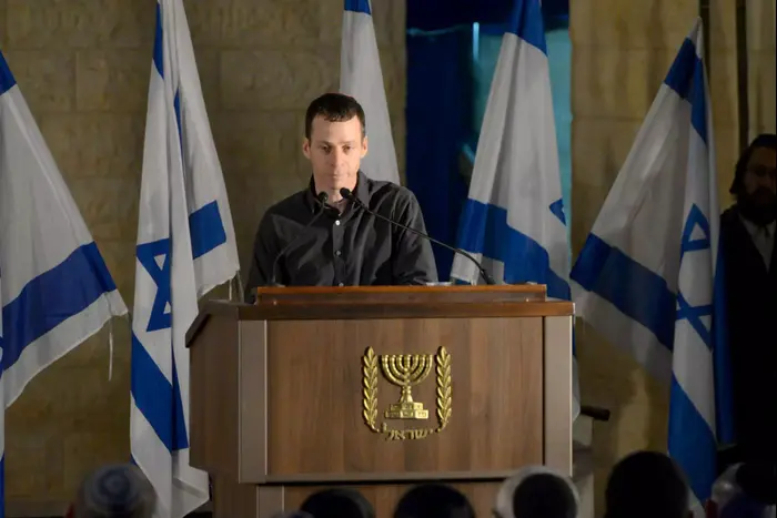 עמית סגל בהלווייתו של אורי אורבך. פברואר 2015 (ראובן קסטרו) עמית סגל בהלווייתו של אורי אורבך. פברואר 2015 (ראובן קסטרו)