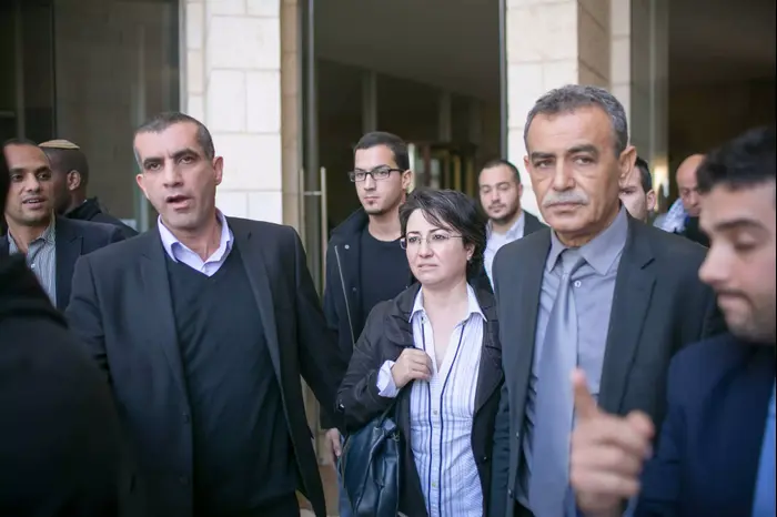 חנין זועבי מלווה בחברי מפלגתה יוצאת מהדיון בהחלטת ועדת הבחירות המרכזית לכנסת לפסול את מועמדותה, פברואר 2015 (נועם מושקוביץ) חנין זועבי מלווה בחברי מפלגתה יוצאת מהדיון בהחלטת ועדת הבחירות המרכזית לכנסת לפסול את מועמדותה, פברואר 2015 (נועם מושקוביץ)