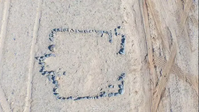 עיגולים מסתוריים שנמצאו במדבר גובי (צילום מסך , CCTV Weibo) עיגולים מסתוריים שנמצאו במדבר גובי (צילום מסך , CCTV Weibo)