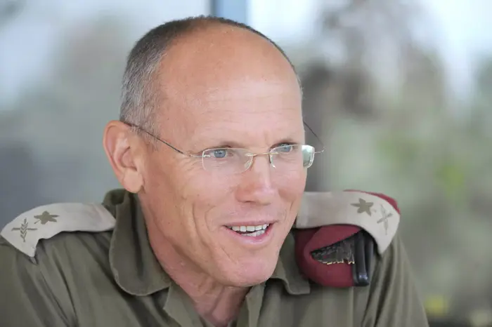 מפקד פיקוד מרכז לשעבר אלוף ניצן אלון (ראובן קסטרו) מפקד פיקוד מרכז לשעבר אלוף ניצן אלון (ראובן קסטרו)