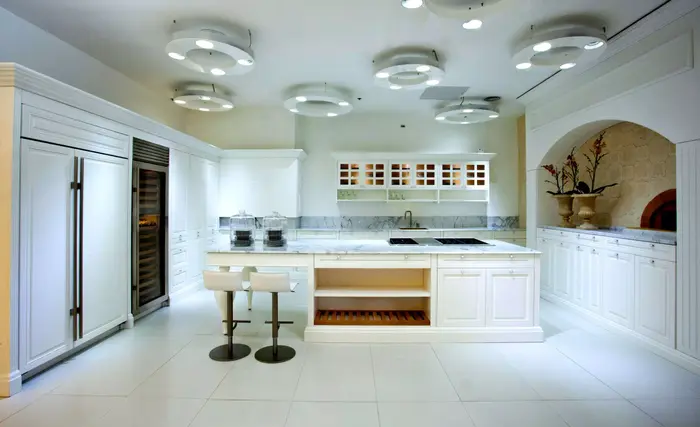מטבח פרובאנס מעץ אלון של Decor החל מ-60,000 שקלים (יח"צ , אלעד שיין.)