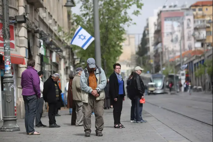 צפירה ברחוב יפו בירושלים (טלי מאייר ) צפירה ברחוב יפו בירושלים (טלי מאייר )