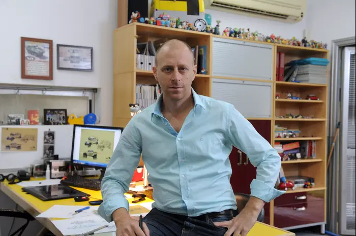 ירון לובטון מעצב מוצר לצה"ל (יח"צ , רובי קסטרו)