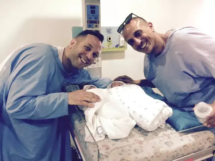 אוהד חיטמן ורן הרוש בקטמנדו, נפאל, אפריל 2015 (צילום מסך , פייסבוק) אוהד חיטמן ורן הרוש בקטמנדו, נפאל, אפריל 2015 (צילום מסך , פייסבוק)