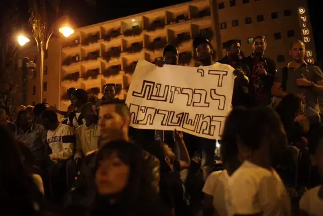 הפגנת בני העדה האתיופית נגד אלימות משטרה, אפריל 2015 (טלי מאייר ) הפגנת בני העדה האתיופית נגד אלימות משטרה, אפריל 2015 (טלי מאייר )