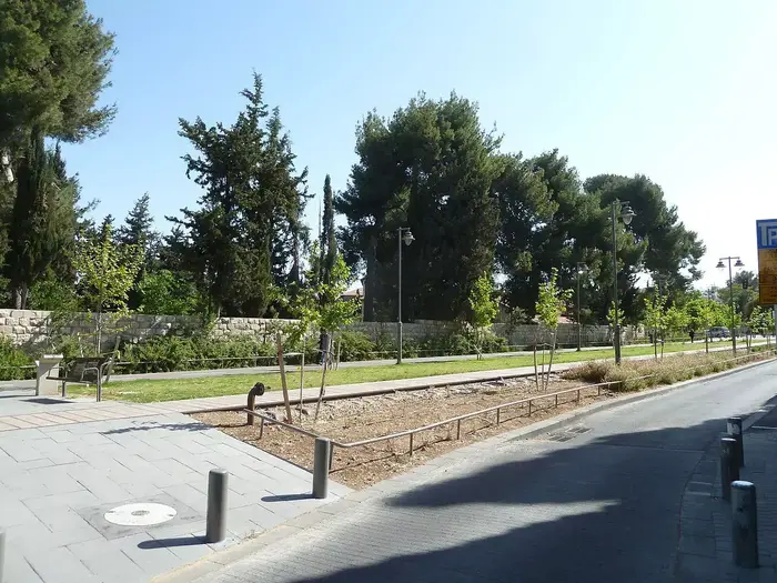 פארק המסילה בירושלים (אתר רשמי , Deror_avi, ויקיפדיה)