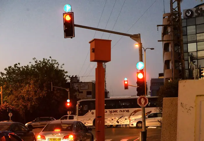 אילוסטרציה: מצלמת תנועה, מאי 2015 (ראובן קסטרו)