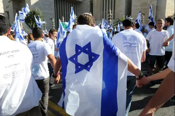 מצעד הדגלים לציון 48 שנים לאיחוד ירושלים, מאי 2015 (ראובן קסטרו) מצעד הדגלים לציון 48 שנים לאיחוד ירושלים, מאי 2015 (ראובן קסטרו)