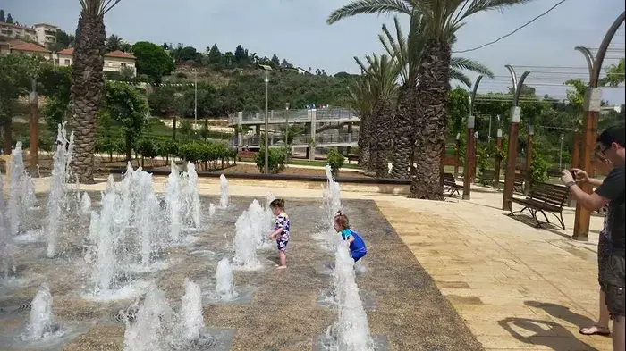 מזרקה פארק המושבה בזכרון יעקב (מערכת וואלה! NEWS , צילום: זיו מרגולין)