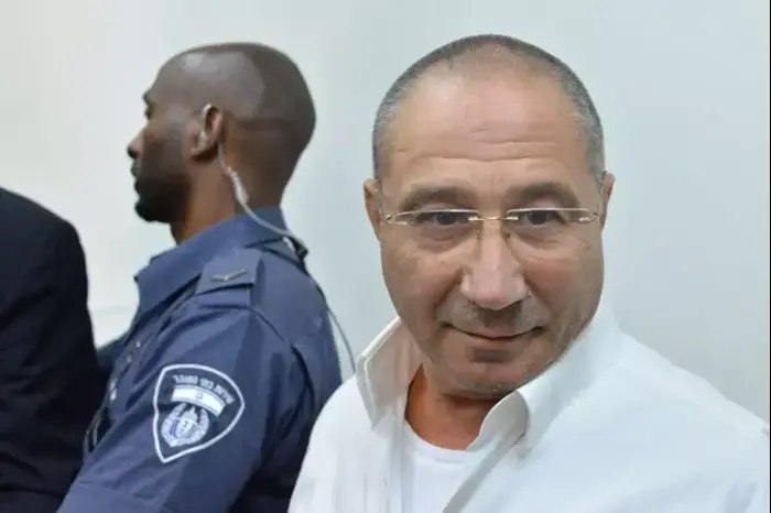 מאיר אברג'יל, בית משפט השלום, ראשל"צ, מאי 2015 (ניב אהרונסון) מאיר אברג'יל, בית משפט השלום, ראשל"צ, מאי 2015 (ניב אהרונסון)