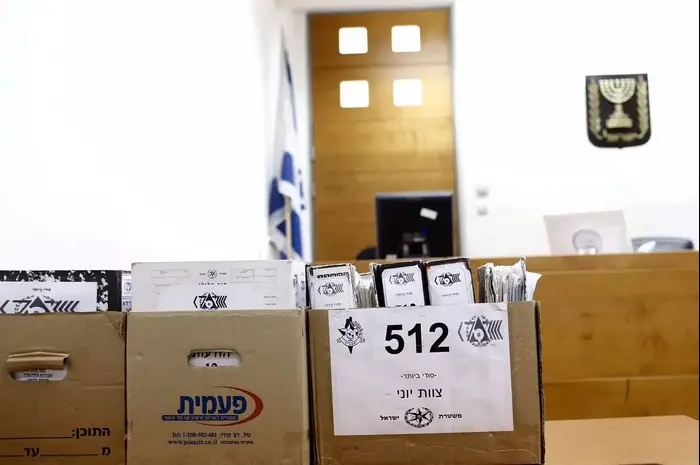 תיקי חקירה, פרשת 512, בית משפט השלום בראשון לציון, 2 ביוני 2015 (מגד גוזני) תיקי חקירה, פרשת 512, בית משפט השלום בראשון לציון, 2 ביוני 2015 (מגד גוזני)
